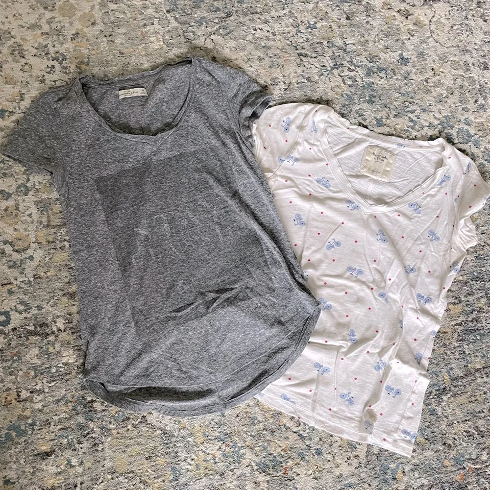 A&F Tee Bundle - Picture 1 of 3